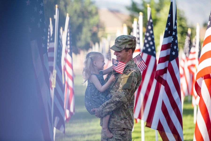 american soldier with his 3 year old daughter