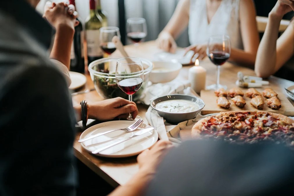 Pizza, soup, and salad dining and wine to drink