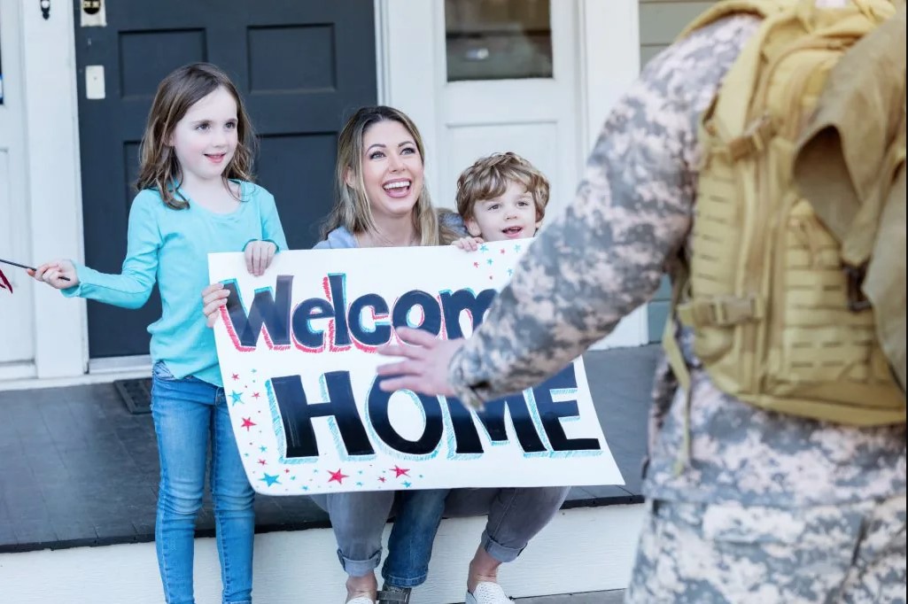 Family of soldier welcoming him